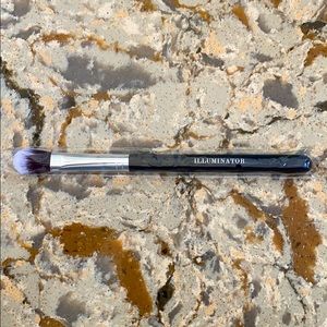 Beau Gachis Illuminator brush
